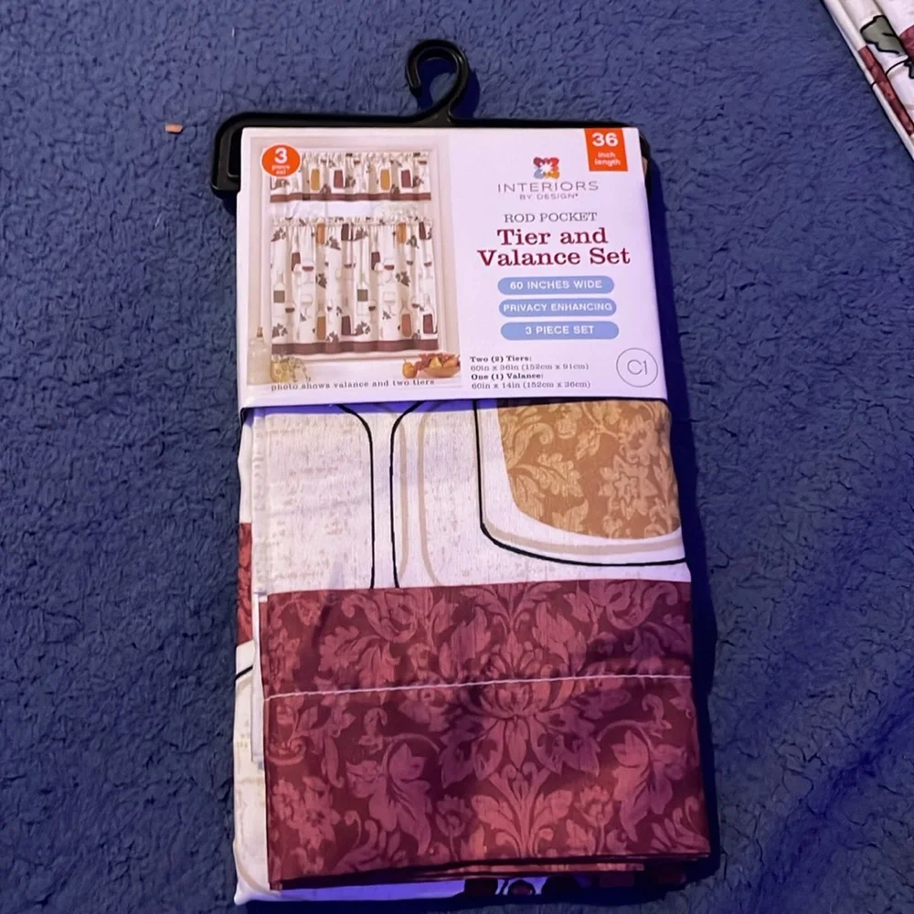 Tier and valance set